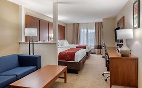 Comfort Suites Speedway - Kansas City